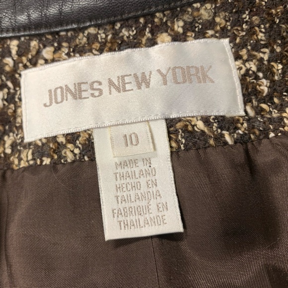 Jones New York Women’s Jacket  100% brown Leather trim.Size:10. Like New - Picture 4 of 8